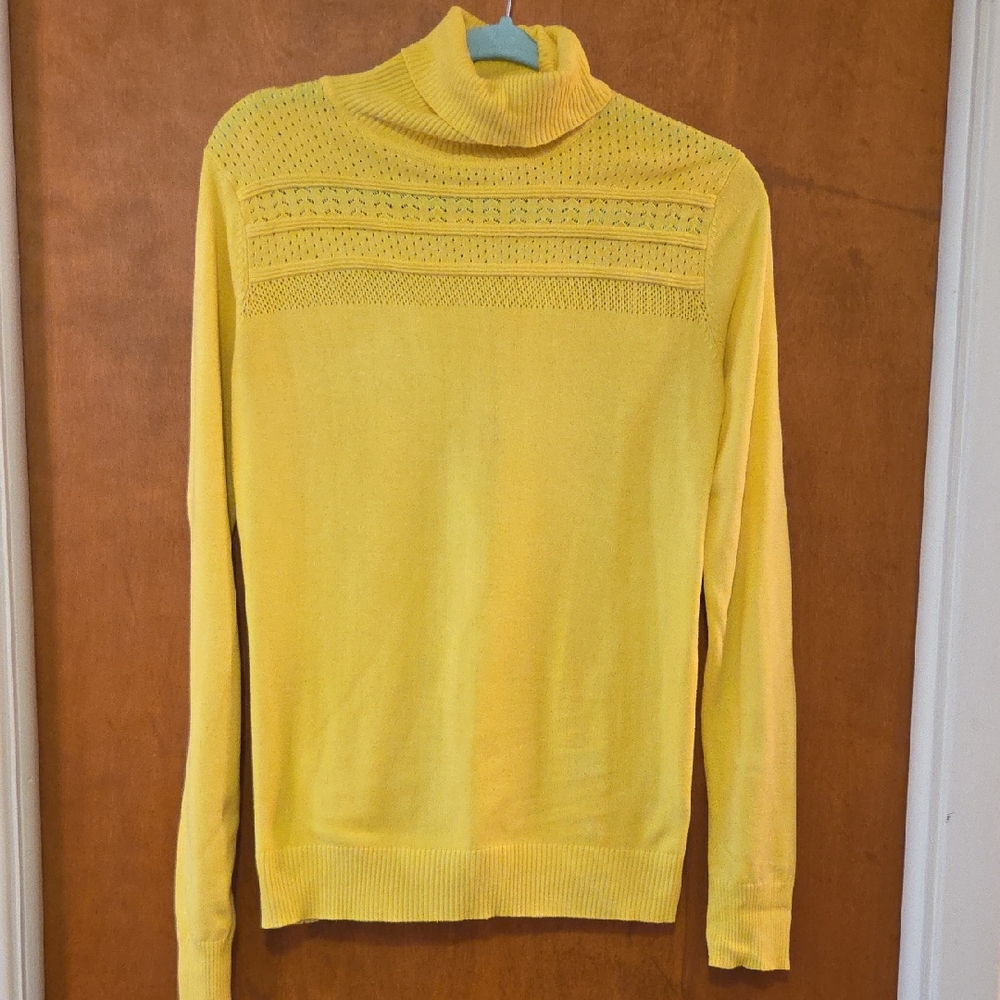 Limited Turtleneck Knit Sweater in Yellow M